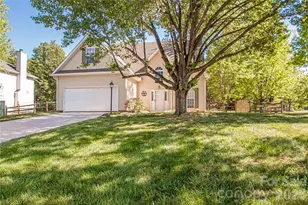 1621 Mountain Ashe Ct, Matthews, NC 28105 - Photo 2