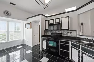 9426 Cantle Dr, Charlotte, NC 28216 - Photo 12
