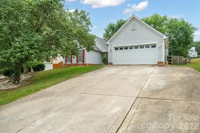 9426 Cantle Drive, Charlotte, NC 28216 - Photo 2