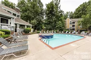 2518 Cranbrook Ln, Charlotte, NC 28207 - Photo 2