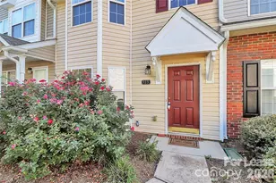 915 Par One Ct, Fort Mill, SC 29715 - Photo 2