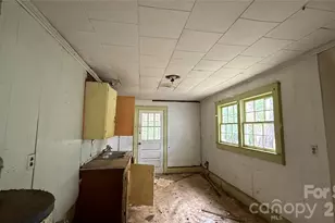 255 Washington St, Forest City, NC 28043 - Photo 10