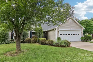 12 Wineberry Ct, Fletcher, NC 28732 - Photo 2