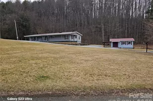 656 Water St, Bakersville, NC 28705 - Photo 2