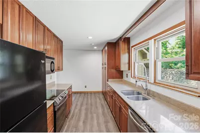 207 Wood Dale Drive, Hendersonville, NC 28791 - Photo 12