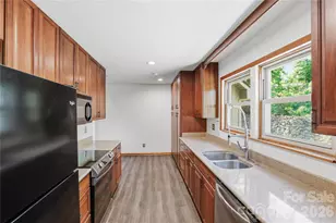 207 Wood Dale Dr, Hendersonville, NC 28791 - Photo 12