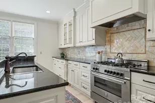 148 Perrin Pl, Charlotte, NC 28207 - Photo 10