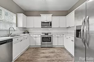 334 Bridal Veil Dr, Charlotte, NC 28217 - Photo 6