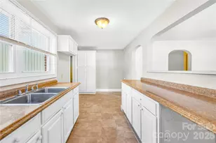 4418 N Sharon Amity Rd, Charlotte, NC 28205 - Photo 10