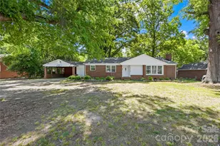4418 N Sharon Amity Rd, Charlotte, NC 28205 - Photo 2