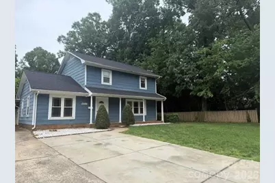 4900 Carriage Drive Circle, Charlotte, NC 28205 - Photo 2