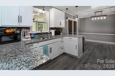 4900 Carriage Drive Circle, Charlotte, NC 28205 - Photo 10