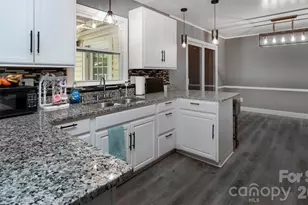 4900 Carriage Dr Cir, Charlotte, NC 28205 - Photo 10