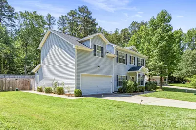 4816 Delprado Circle, Charlotte, NC 28216 - Photo 4