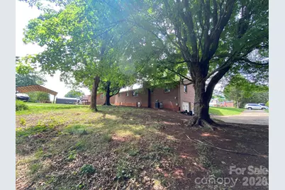 2071 Colonial Lane, Hickory, NC 28601 - Photo 6