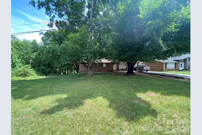 2071 Colonial Lane, Hickory, NC 28601 - Photo 1
