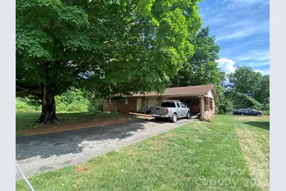 2071 Colonial Lane, Hickory, NC 28601 - Photo 2