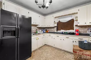 1311 N College Ave, Newton, NC 28658 - Photo 14