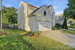 2910 Azalea Hills Dr, Charlotte, NC 28262 - Photo 2