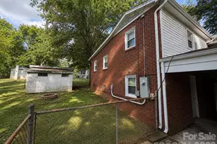 330 W 27th St, Newton, NC 28625 - Photo 4