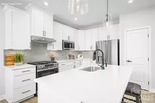 917 Heathway Dr, Charlotte, NC 28213 - Photo 2