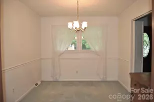 706 Hester Dr, Dallas, NC 28034 - Photo 4