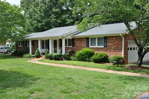 706 Hester Dr, Dallas, NC 28034 - Photo 2
