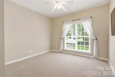 8526 Wren Creek Drive, Charlotte, NC 28269 - Photo 14