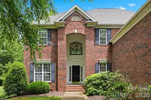 8526 Wren Creek Dr, Charlotte, NC 28269 - Photo 2