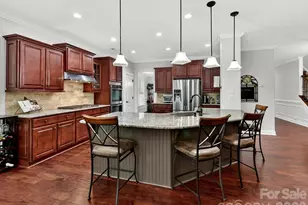 5021 Helena Park Ln, Matthews, NC 28105 - Photo 2
