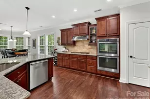 5021 Helena Park Ln, Matthews, NC 28105 - Photo 4
