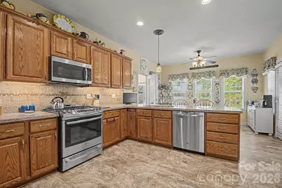 606 Carriage Commons Drive, Hendersonville, NC 28791 - Photo 12