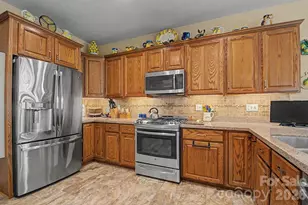 606 Carriage Commons Dr, Hendersonville, NC 28791 - Photo 14