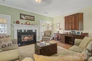 606 Carriage Commons Dr, Hendersonville, NC 28791 - Photo 6