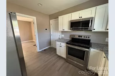 508 N Main Street, Lowell, NC 28098 - Photo 6