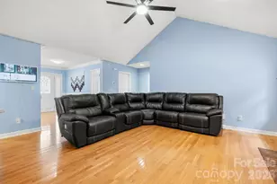 4403 Hubbard Rd, Charlotte, NC 28269 - Photo 4