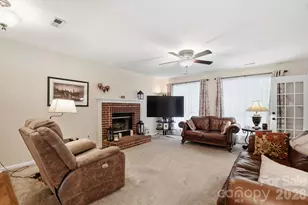 6000 Carriage Oaks Dr, Charlotte, NC 28262 - Photo 6