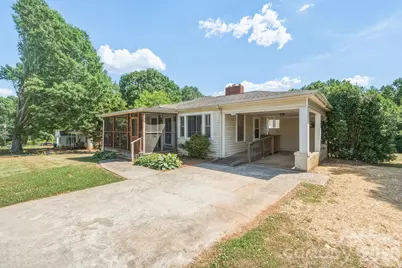 2308 11th Avenue NE, Hickory, NC 28601 - Photo 1