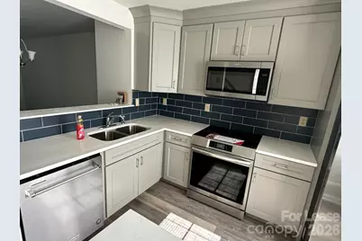 2830 Hosta Drive, Charlotte, NC 28269 - Photo 2