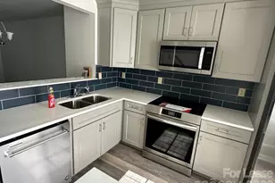 2830 Hosta Dr, Charlotte, NC 28269 - Photo 2