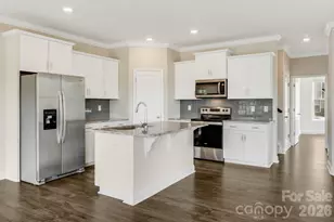 124 Creekview Rd, Hendersonville, NC 28791 - Photo 2