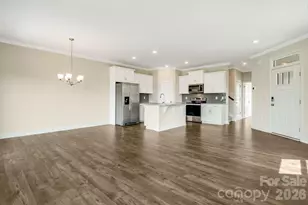 124 Creekview Rd, Hendersonville, NC 28791 - Photo 4