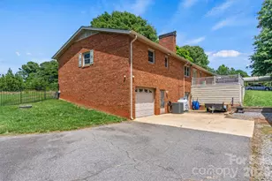 226 28th Ave Pl NE, Hickory, NC 28601 - Photo 32