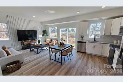 2910 21st Street Lane NE, Hickory, NC 28601 - Photo 4