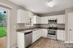3013 Robin Terry Ct, Charlotte, NC 28208 - Photo 6