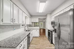 9001 Louvaine Dr, Charlotte, NC 28227 - Photo 8