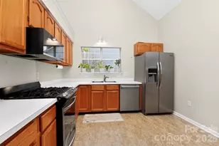 3600 Briarthorne Dr, Charlotte, NC 28269 - Photo 10