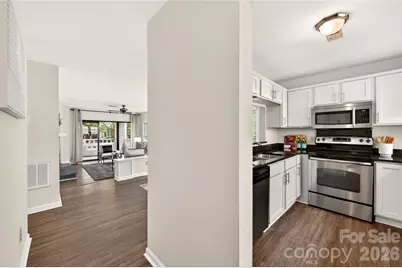 2715 Selwyn Avenue #26, Charlotte, NC 28209 - Photo 6