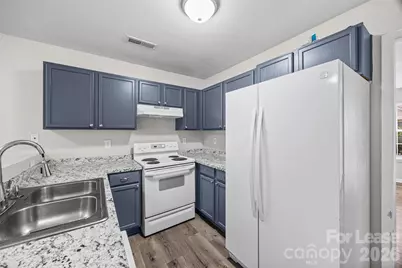 5194 Brooktree Drive, Charlotte, NC 28208 - Photo 6