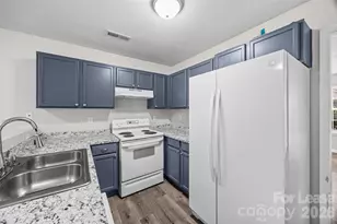 5194 Brooktree Dr, Charlotte, NC 28208 - Photo 6